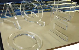 cắt nhựa mica theo yêu cầu