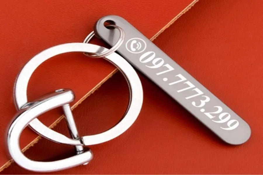 Các kỹ thuật in chữ lên móc khóa: Nên chọn loại nào cho từng bề mặt in?