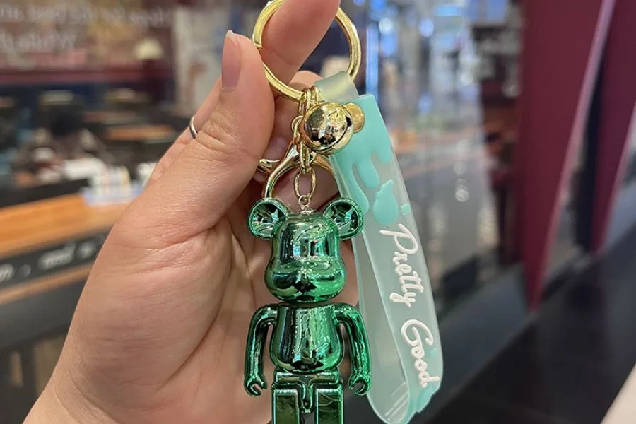 Khắc tên lên móc chìa khóa Bearbrick: Biến món đồ nhỏ thành dấu ấn cá nhân