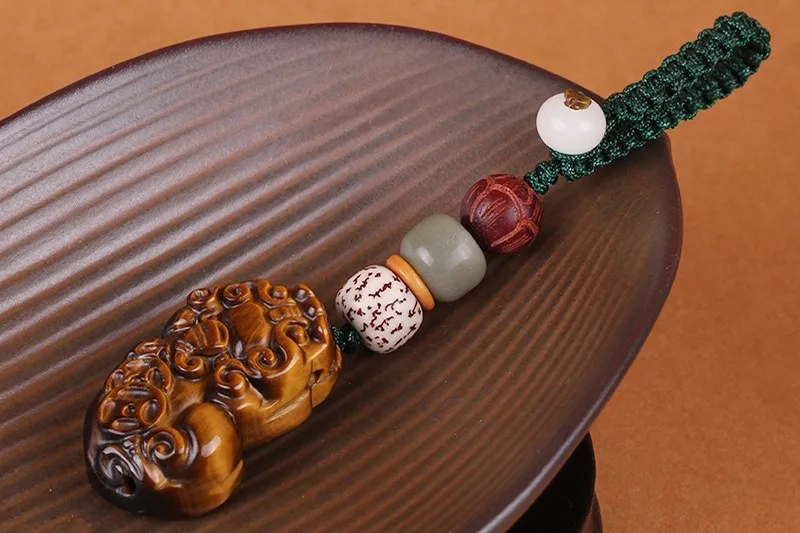 Hướng dẫn chọn và bảo quản móc treo chìa khóa phong thủy